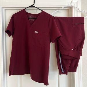Women’s Figs Set, Maroon, Like New